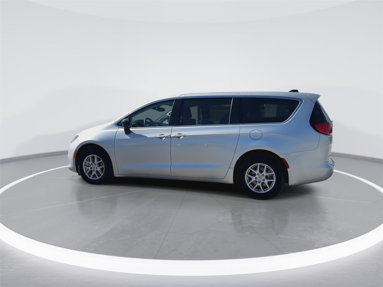 2024 Chrysler Voyager LX