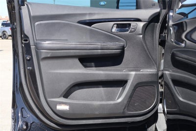 2020 Honda Pilot Touring w/Rear Captain's Chairs