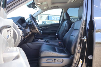 2020 Honda Pilot Touring w/Rear Captain's Chairs