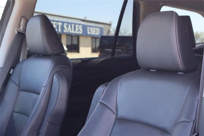2020 Honda Pilot Touring w/Rear Captain's Chairs