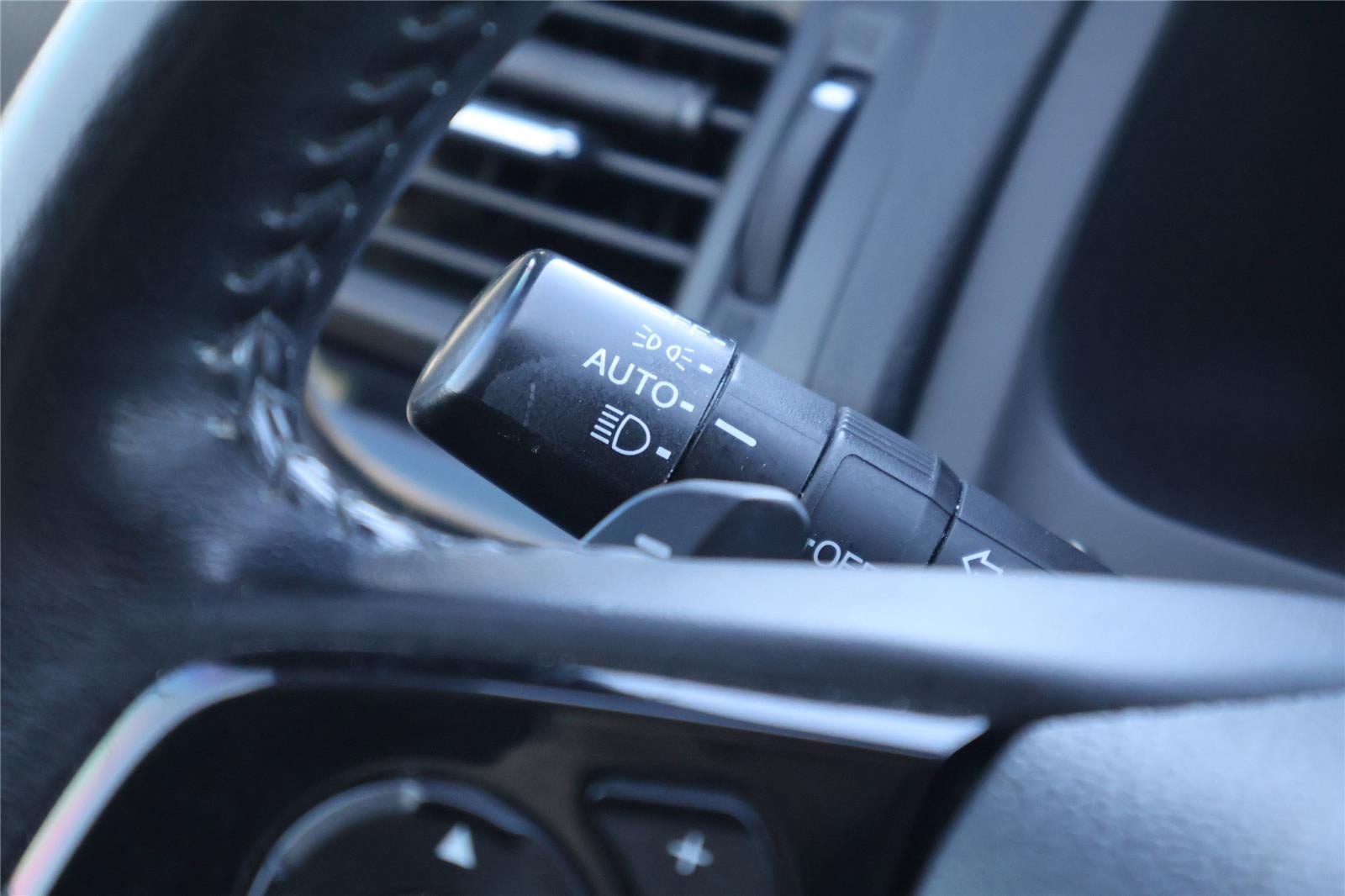 2020 Honda Pilot Touring w/Rear Captain's Chairs