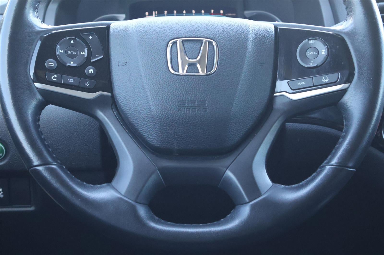 2020 Honda Pilot Touring w/Rear Captain's Chairs
