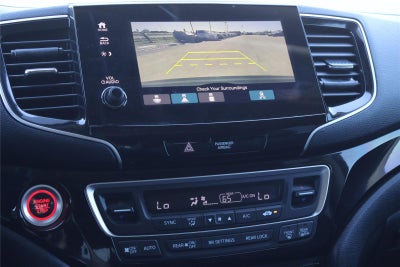 2020 Honda Pilot Touring w/Rear Captain's Chairs