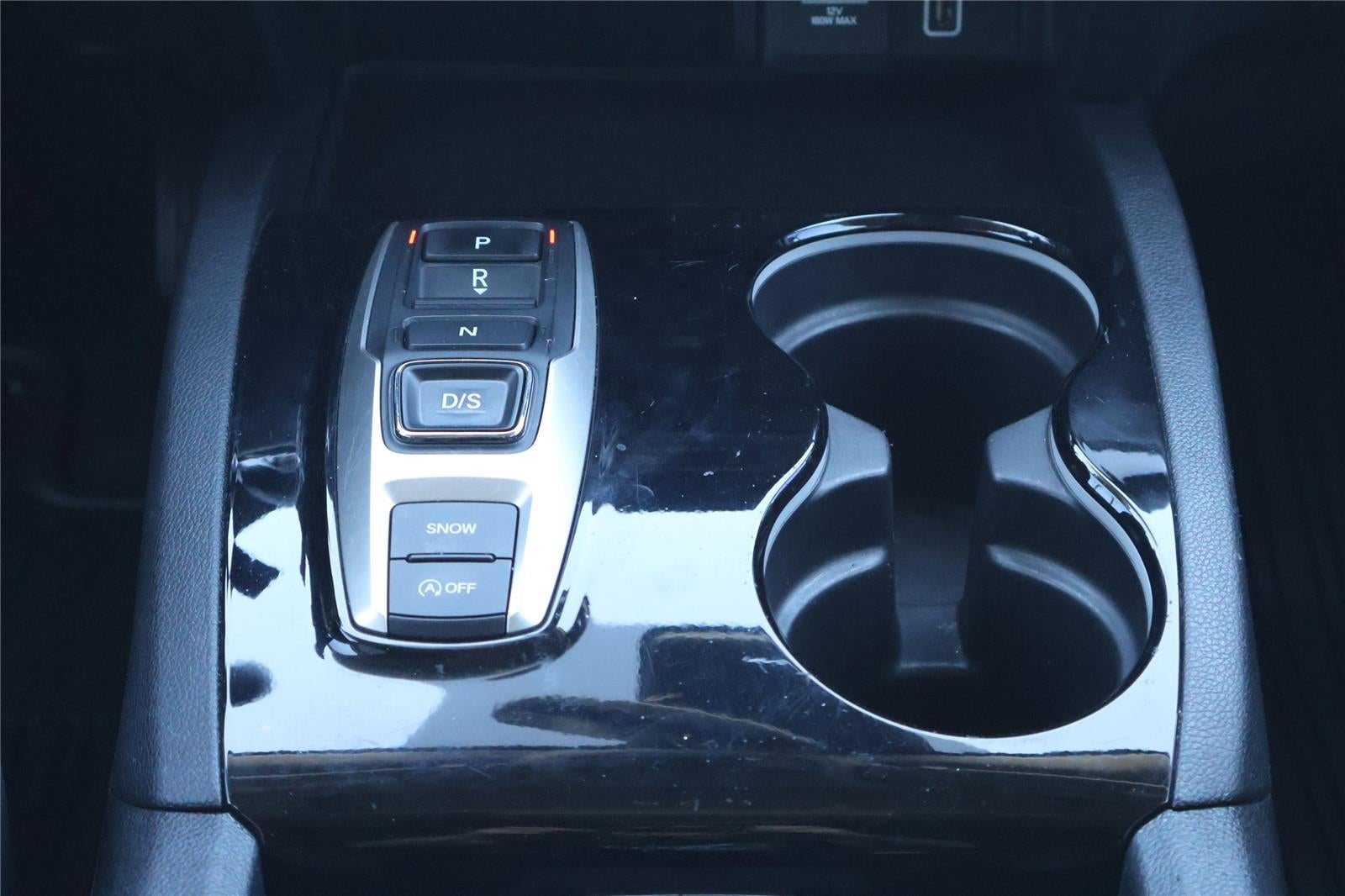 2020 Honda Pilot Touring w/Rear Captain's Chairs