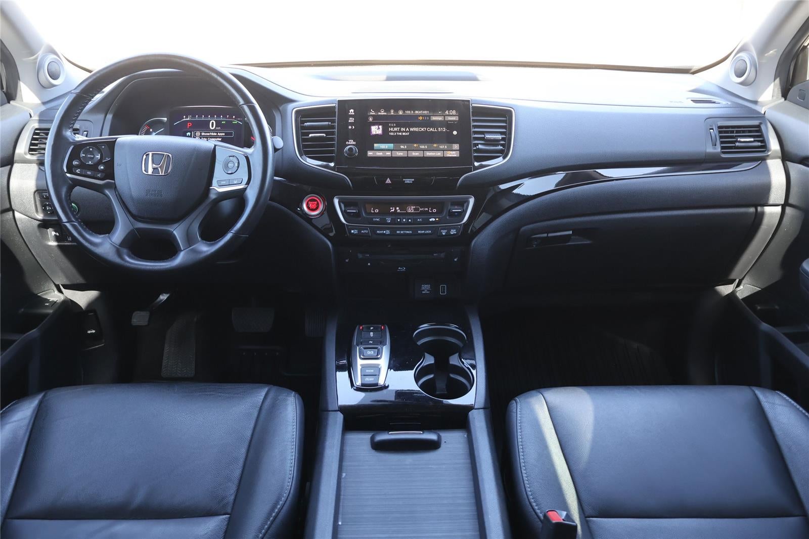 2020 Honda Pilot Touring w/Rear Captain's Chairs