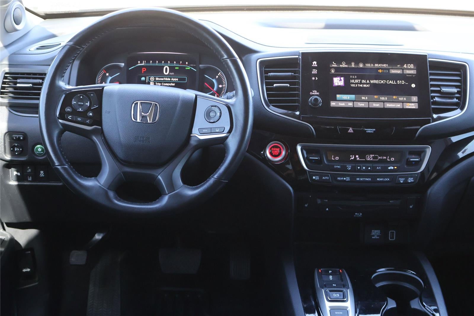 2020 Honda Pilot Touring w/Rear Captain's Chairs