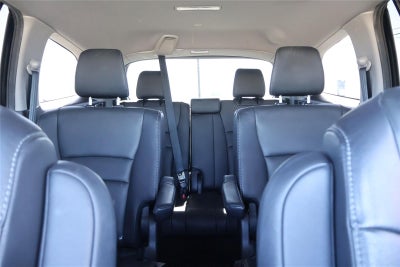 2020 Honda Pilot Touring w/Rear Captain's Chairs