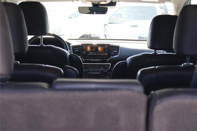 2020 Honda Pilot Touring w/Rear Captain's Chairs