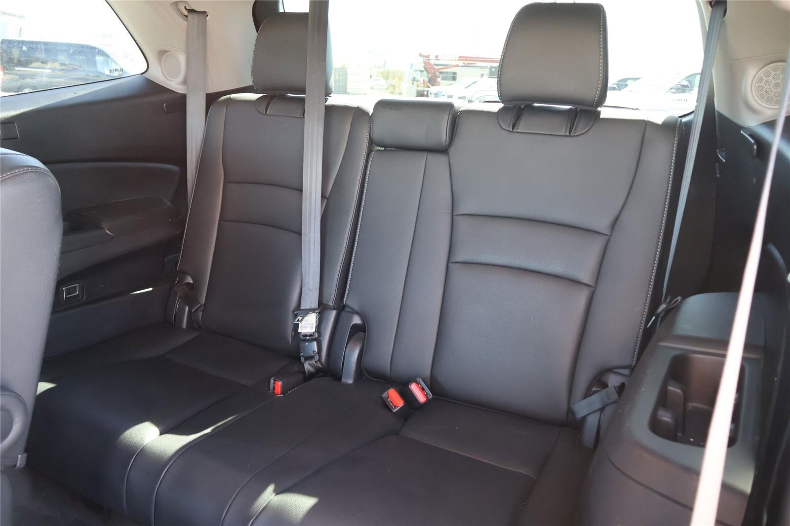 2020 Honda Pilot Touring w/Rear Captain's Chairs