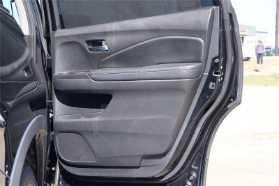 2020 Honda Pilot Touring w/Rear Captain's Chairs