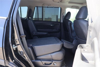 2020 Honda Pilot Touring w/Rear Captain's Chairs