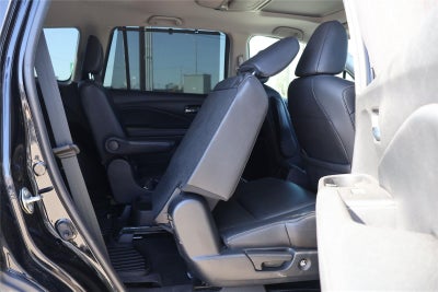 2020 Honda Pilot Touring w/Rear Captain's Chairs