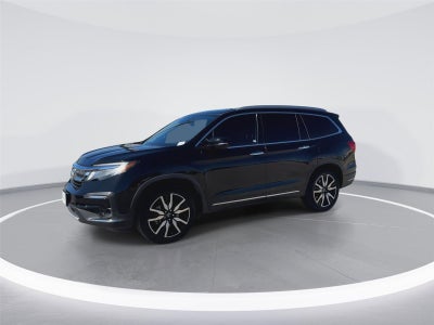 2020 Honda Pilot Touring w/Rear Captain's Chairs