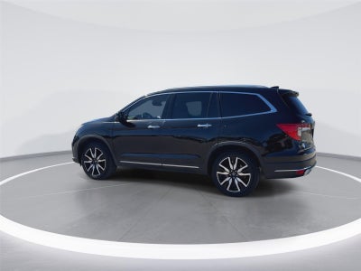 2020 Honda Pilot Touring w/Rear Captain's Chairs