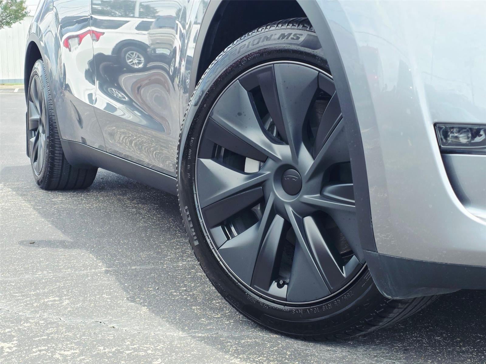 Used 2025 Tesla Model Y Long Range with VIN 7SAYGDEE8SA353018 for sale in Manor, TX